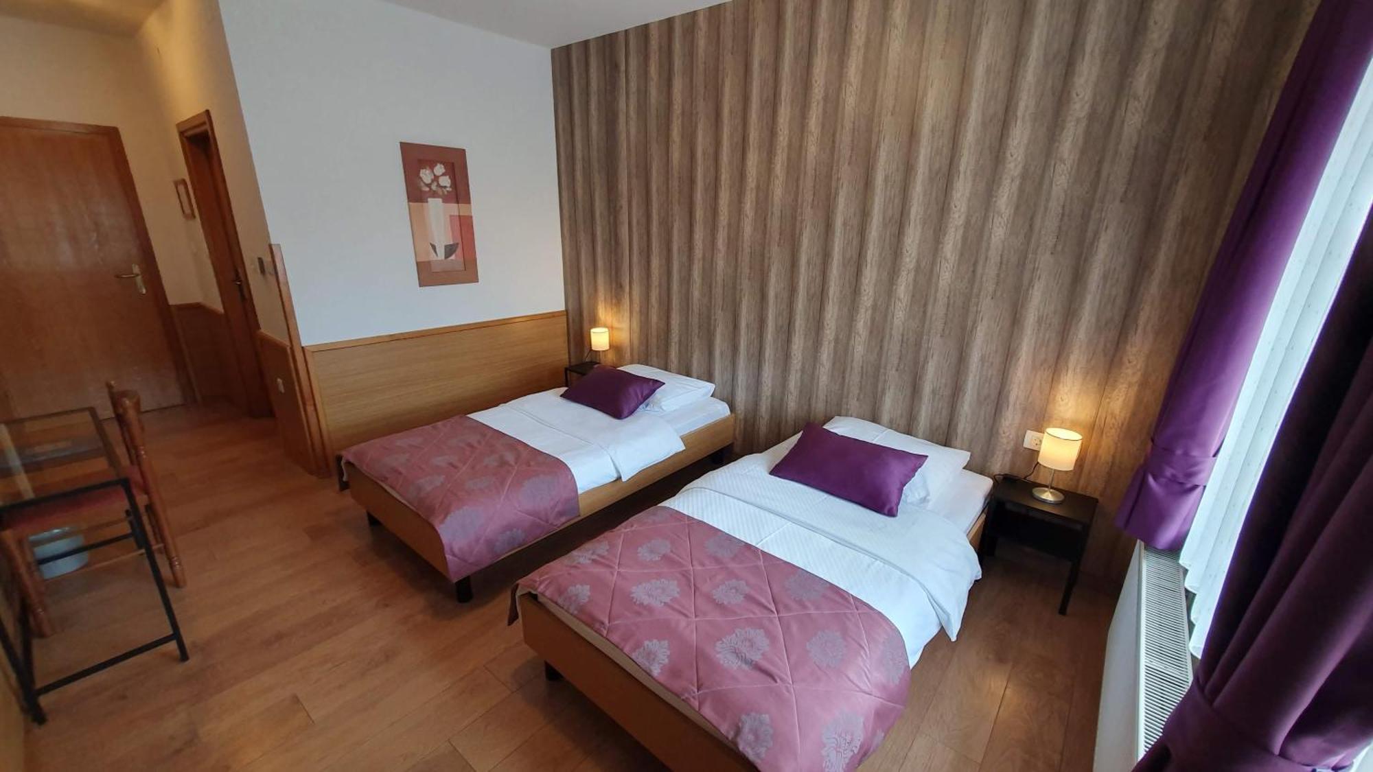 Hotel Zvonimir Otočac Exterior foto