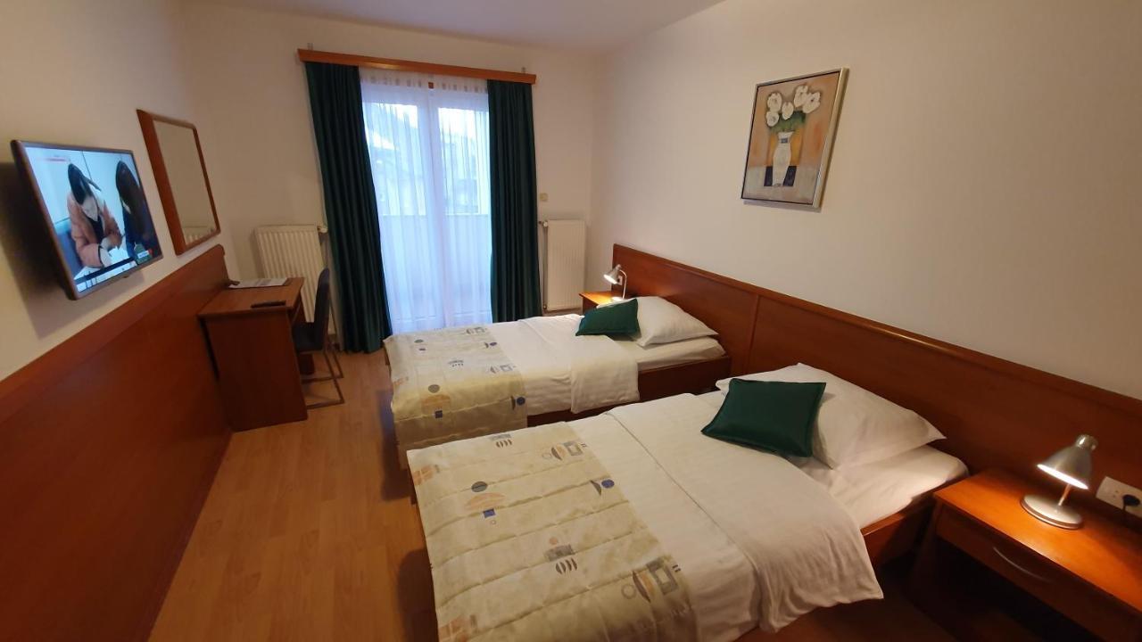 Hotel Zvonimir Otočac Exterior foto