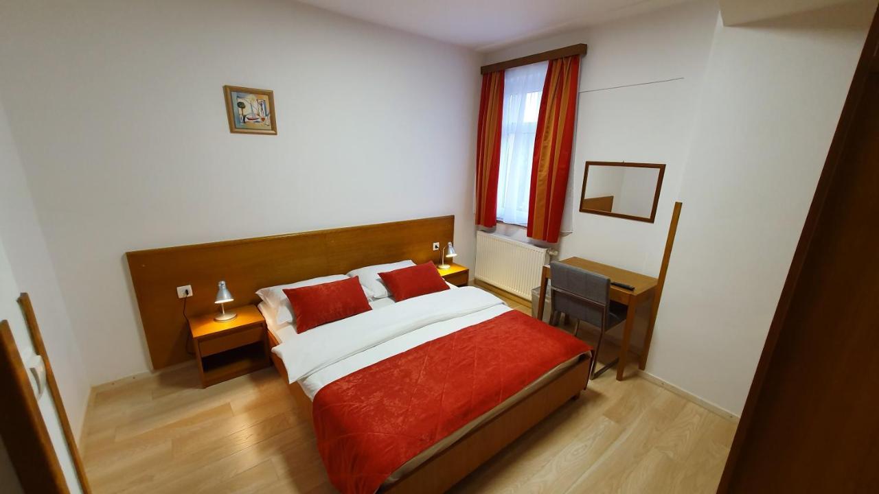 Hotel Zvonimir Otočac Exterior foto