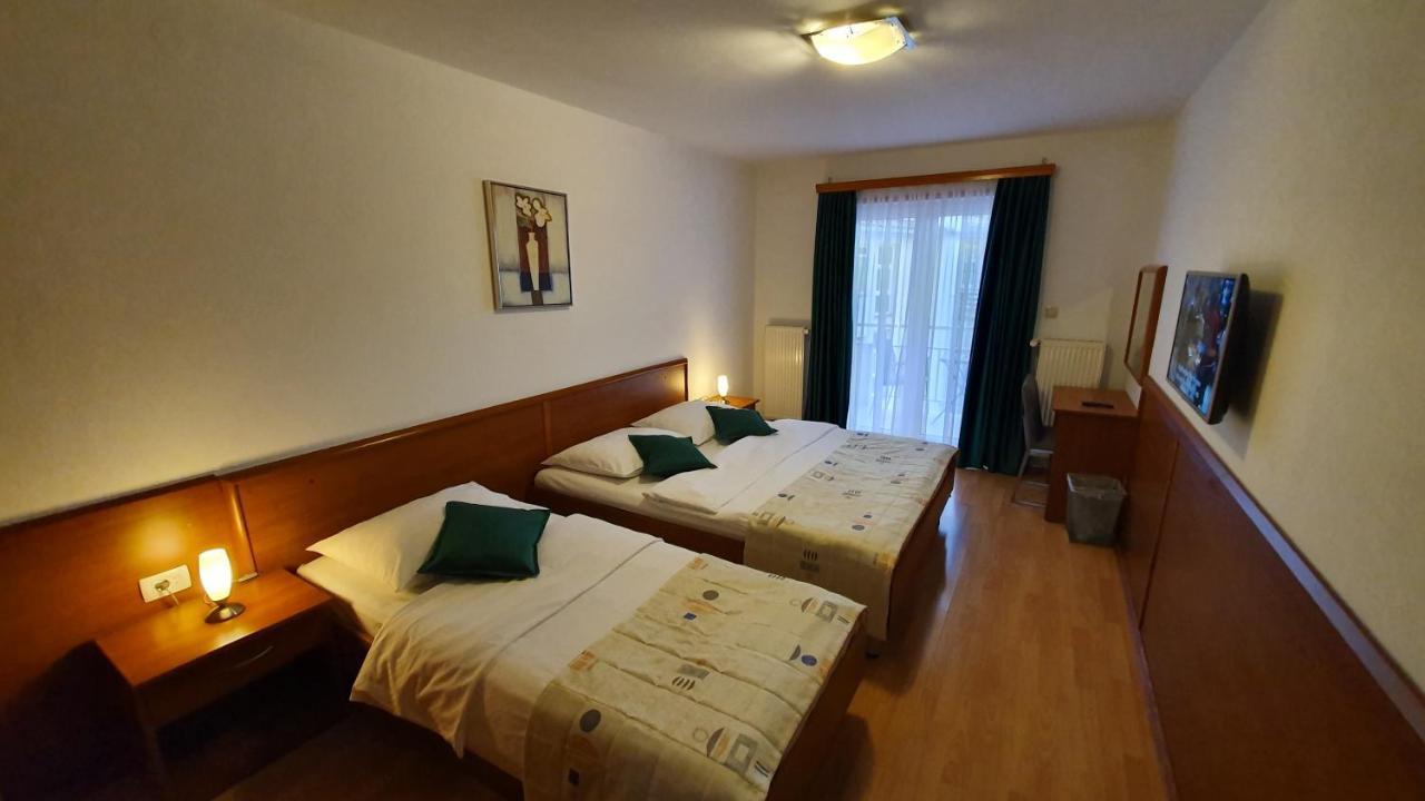 Hotel Zvonimir Otočac Exterior foto